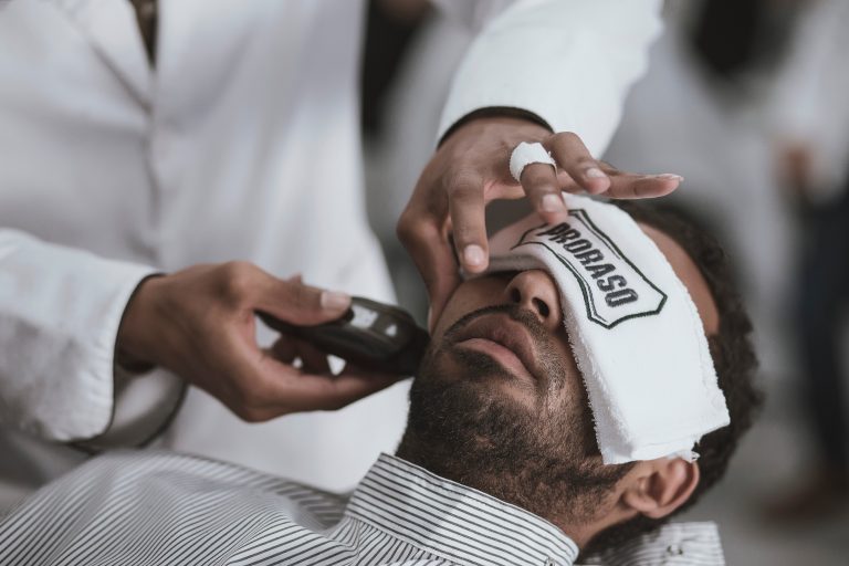 Pourquoi la barbe revient-elle toujours à la mode ?