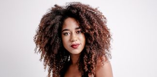 Cheveux frisés